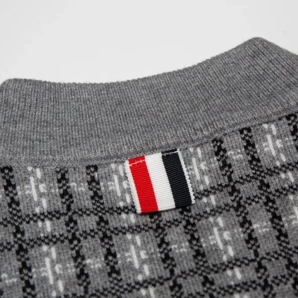 【ThomBrowne  公式旗艦店】トムブラウン  セーター  ご好評に付き再入荷！241230