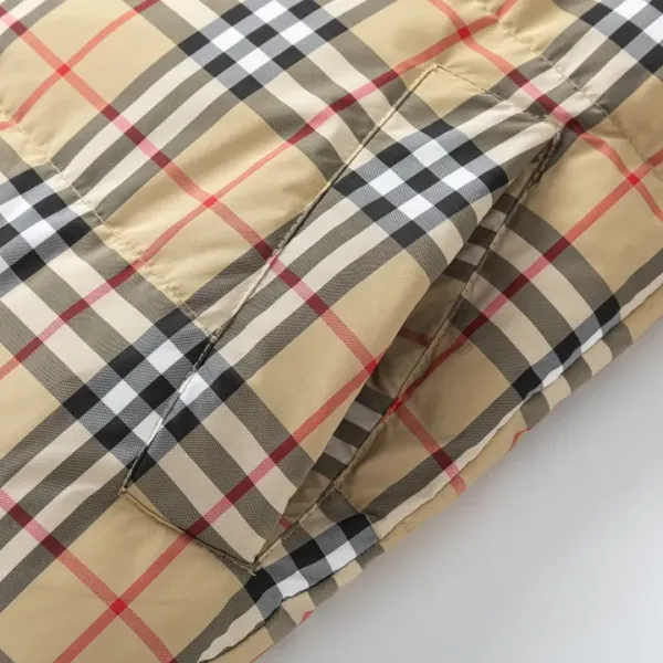 【BURBERRY  公式旗艦店】バーバリー   ダウンジャケット ご好評に付き再入荷！241226