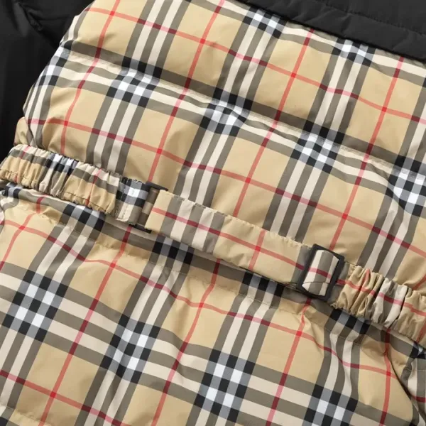 【BURBERRY  公式旗艦店】バーバリー   ダウンジャケット ご好評に付き再入荷！241226