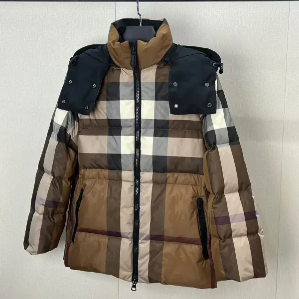 【BURBERRY  公式旗艦店】バーバリー  ダウンジャケット ご好評に付き再入荷！241226