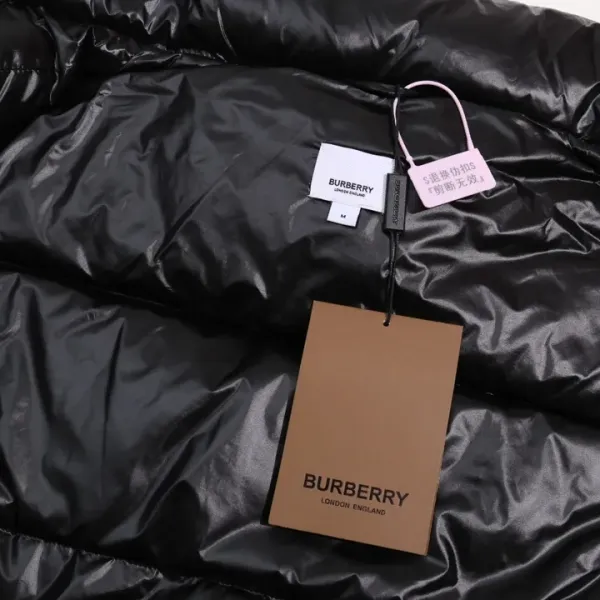 【BURBERRY  公式旗艦店】バーバリー   ダウンジャケット ご好評に付き再入荷！241102
