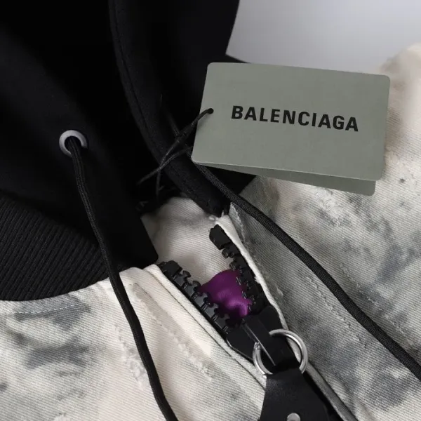 【BALENCIAGA   公式旗艦店】バレンシアガ   ダウンジャケット ご好評に付き再入荷！ 241214