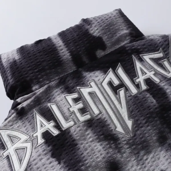 【BALENCIAGA   公式旗艦店】バレンシアガ   ダウンジャケット ご好評に付き再入荷！ 241214