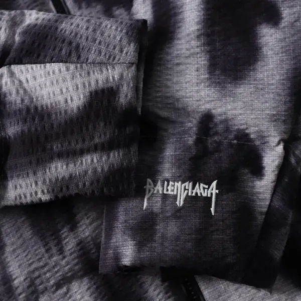 【BALENCIAGA   公式旗艦店】バレンシアガ   ダウンジャケット ご好評に付き再入荷！ 241214