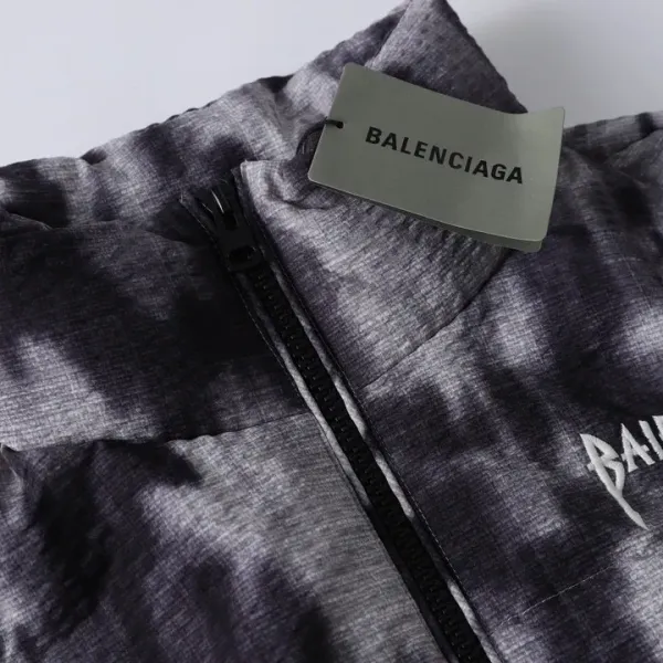 【BALENCIAGA   公式旗艦店】バレンシアガ   ダウンジャケット ご好評に付き再入荷！ 241214