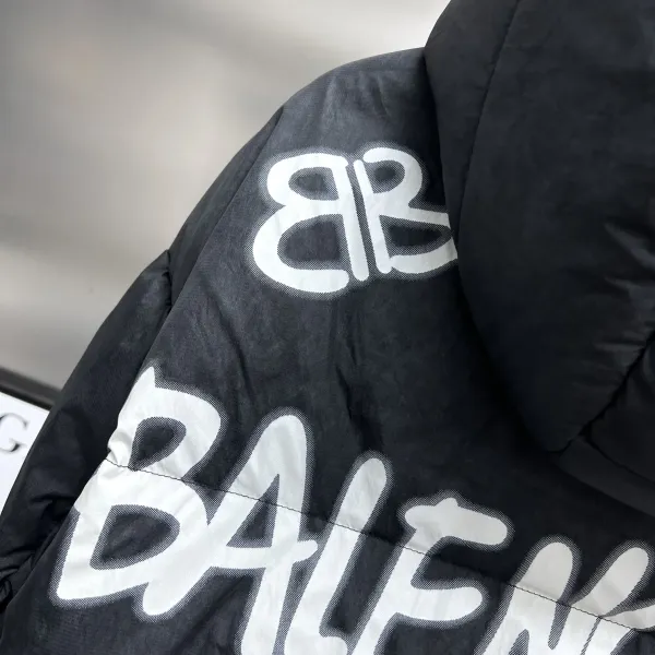 【BALENCIAGA   公式旗艦店】バレンシアガ   ダウンジャケット ご好評に付き再入荷！  241205