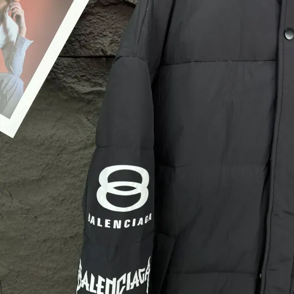 【BALENCIAGA   公式旗艦店】バレンシアガ   ダウンジャケット ご好評に付き再入荷！  241205