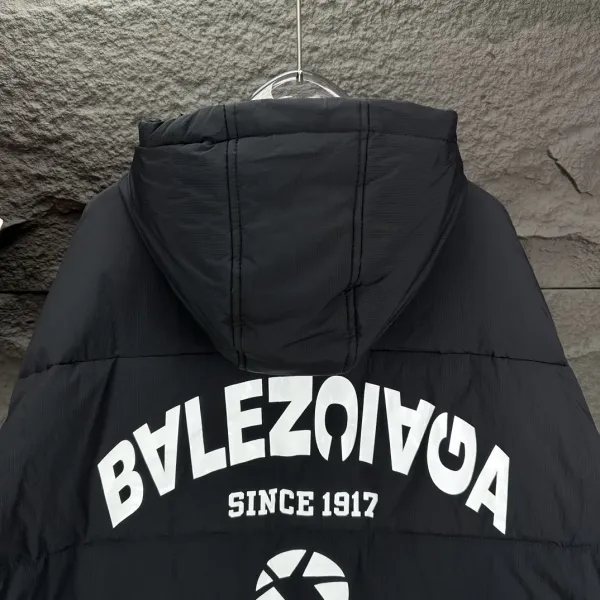 【BALENCIAGA   公式旗艦店】バレンシアガ   ダウンジャケット ご好評に付き再入荷！  241205