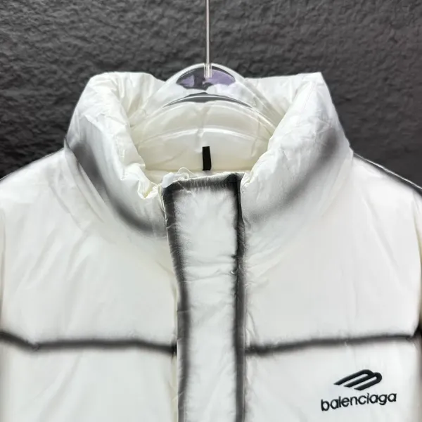 【BALENCIAGA   公式旗艦店】バレンシアガ   ダウンジャケット ご好評に付き再入荷！  241205