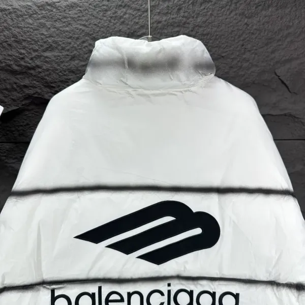 【BALENCIAGA   公式旗艦店】バレンシアガ   ダウンジャケット ご好評に付き再入荷！  241205