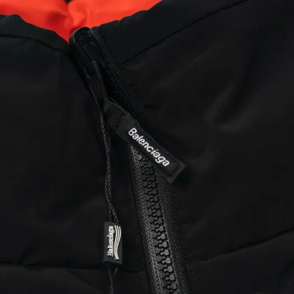 【BALENCIAGA  公式旗艦店】バレンシアガ  リバーシブル  ダウンジャケット ご好評に付き再入荷！241024