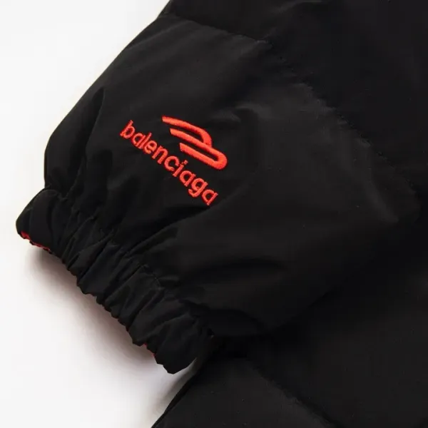 【BALENCIAGA  公式旗艦店】バレンシアガ  リバーシブル  ダウンジャケット ご好評に付き再入荷！241024