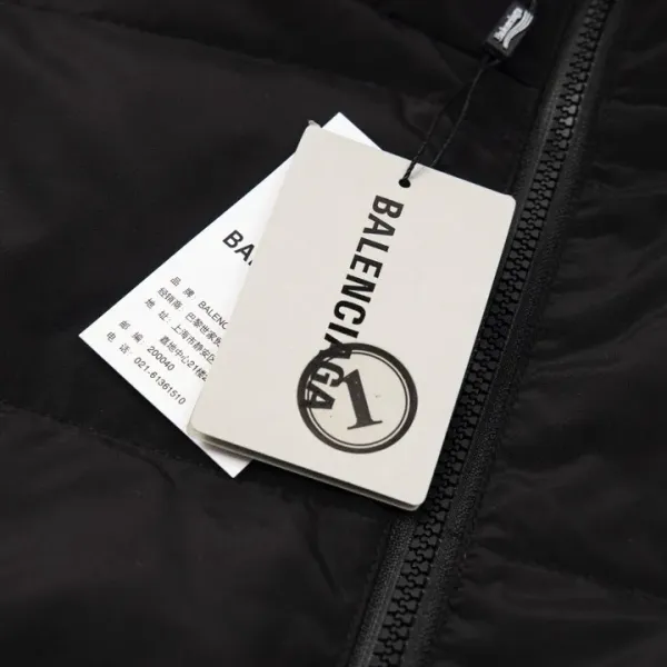 【BALENCIAGA  公式旗艦店】バレンシアガ  リバーシブル  ダウンジャケット ご好評に付き再入荷！241024