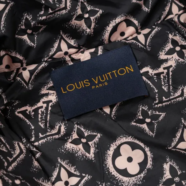 LV 【LOUIS VUITTON 公式旗艦店】ルイヴィトン ダウンジャケット ご好評に付き再入荷！240927