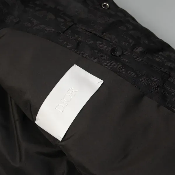 【DIOR  公式旗艦店】ディオール  ダウンジャケット ご好評に付き再入荷！ 241112