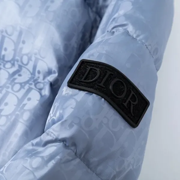 【DIOR  公式旗艦店】ディオール  ダウンジャケット ご好評に付き再入荷！ 241112