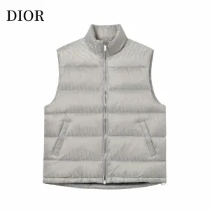 【DIOR  公式旗艦店】ディオール  ダウンベスト  ご好評に付き再入荷！ 241112