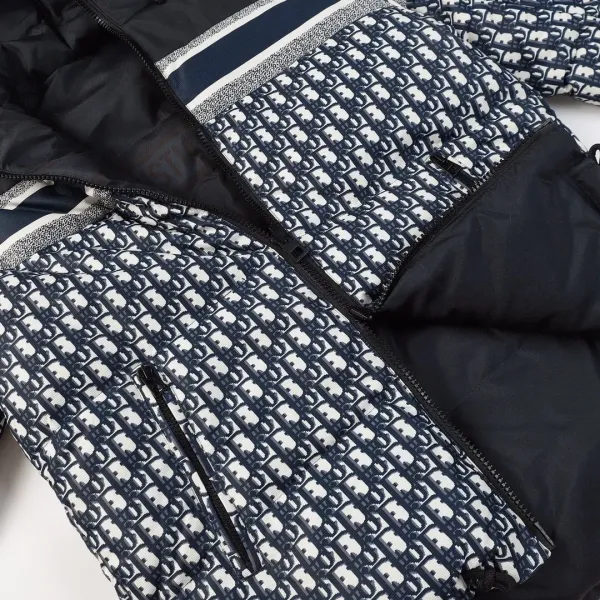 【DIOR  公式旗艦店】ディオール  ダウンジャケット ご好評に付き再入荷！241022
