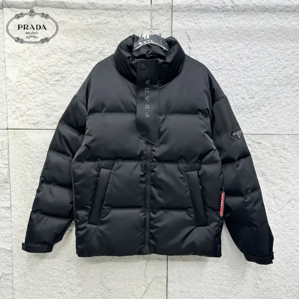 【PRADA  公式旗艦店】プラダ  ダウンジャケット好評に付き再入荷！241227