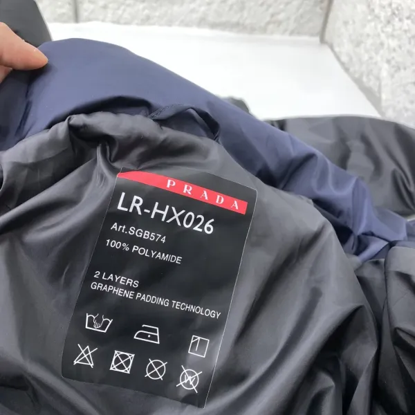 【PRADA  公式旗艦店】プラダ  ダウンジャケット好評に付き再入荷！241227