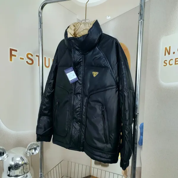 【PRADA  公式旗艦店】プラダ  ダウンジャケット好評に付き再入荷！241227