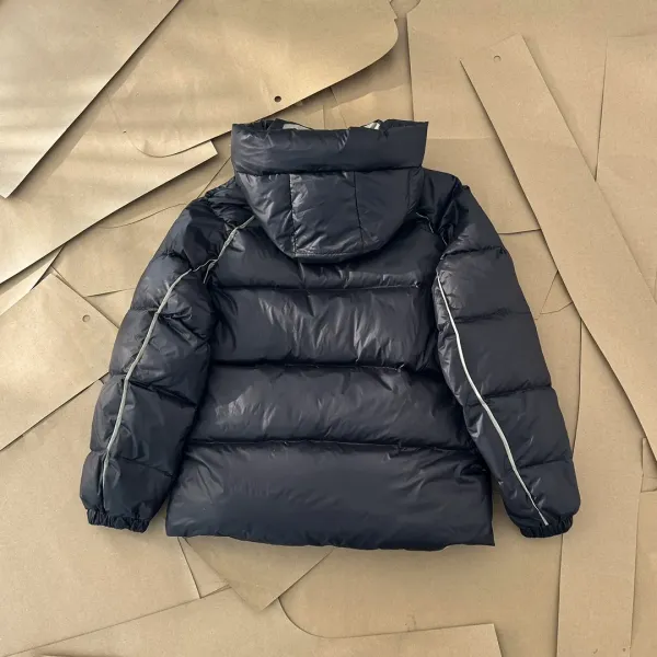 【PRADA  公式旗艦店】プラダ  ダウンジャケット好評に付き再入荷！241227