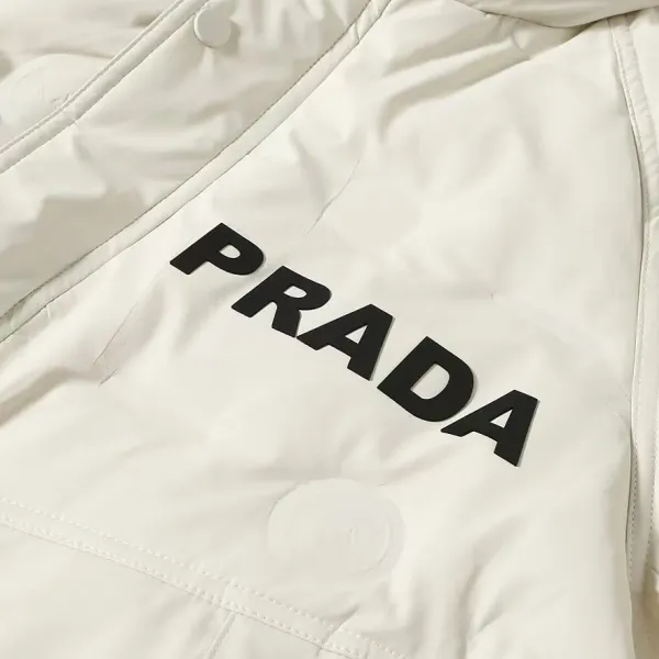 【PRADA  公式旗艦店】プラダ  ダウンジャケット 好評に付き再入荷！ 241102