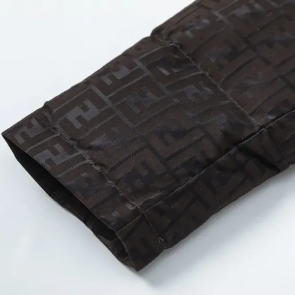 FENDI（フェンディ） ダウンジャケット  241112