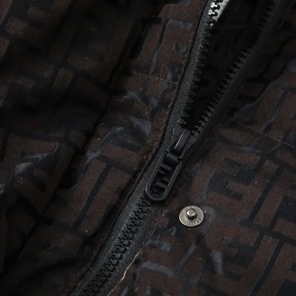 FENDI（フェンディ） ダウンジャケット  241112