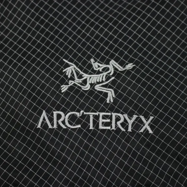 【ARCTERYX   公式旗艦店】 アークテリクス  ダウンジャケット ご好評に付き再入荷！  241228