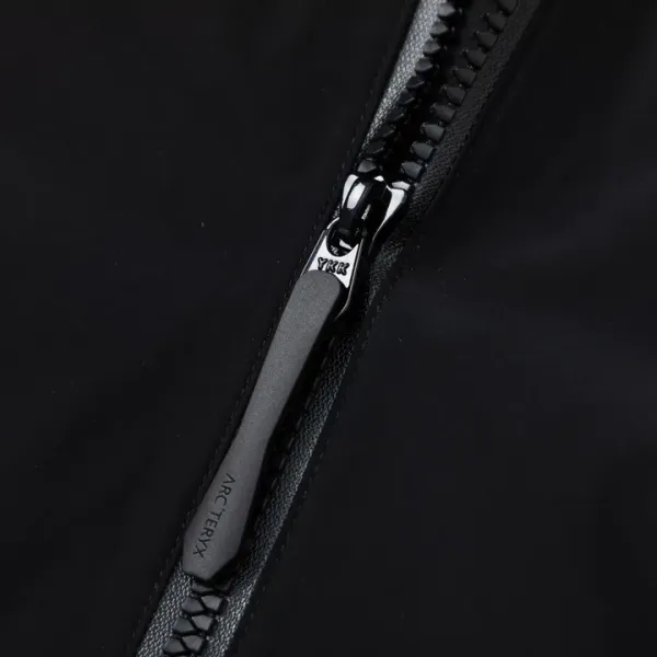 【ARCTERYX   公式旗艦店】 アークテリクス  ダウンジャケット ご好評に付き再入荷！  241205