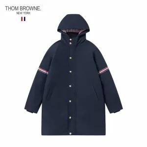 【ThomBrowne  公式旗艦店】トムブラウン  ダウンジャケット ご好評に付き再入荷！241228