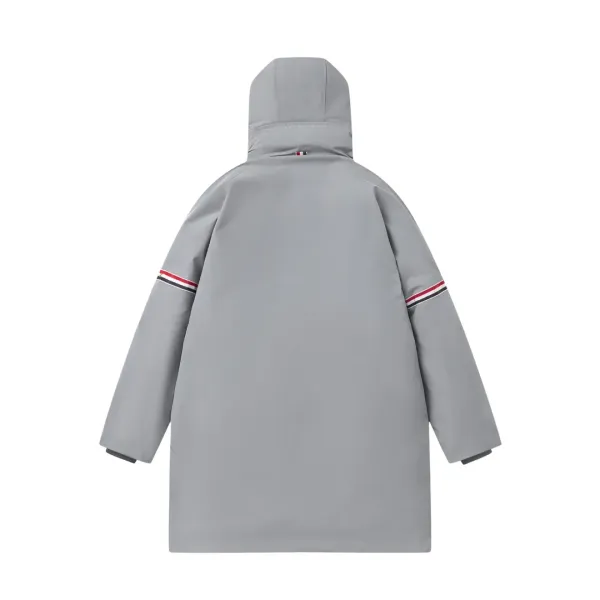 【ThomBrowne  公式旗艦店】トムブラウン  ダウンジャケット ご好評に付き再入荷！241228