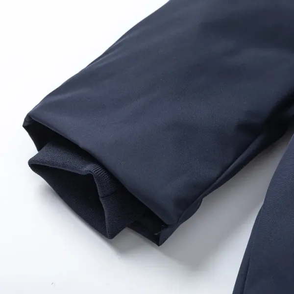 【ThomBrowne  公式旗艦店】トムブラウン  ダウンジャケット ご好評に付き再入荷！241228