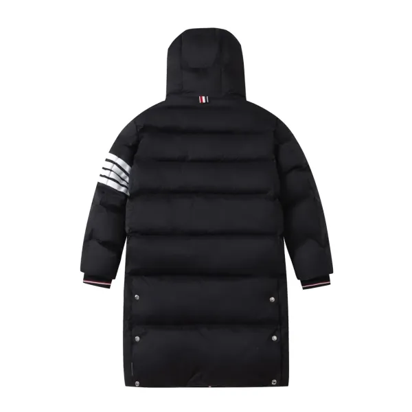 【ThomBrowne  公式旗艦店】トムブラウン  ダウンジャケット ご好評に付き再入荷！241228