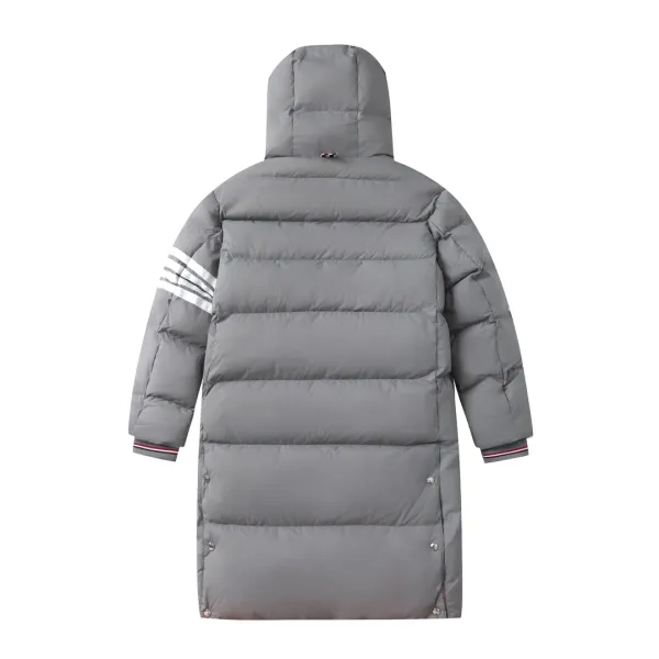 【ThomBrowne  公式旗艦店】トムブラウン  ダウンジャケット ご好評に付き再入荷！241228