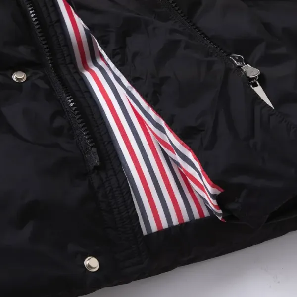 【ThomBrowne  公式旗艦店】トムブラウン  ダウンジャケット ご好評に付き再入荷！241228