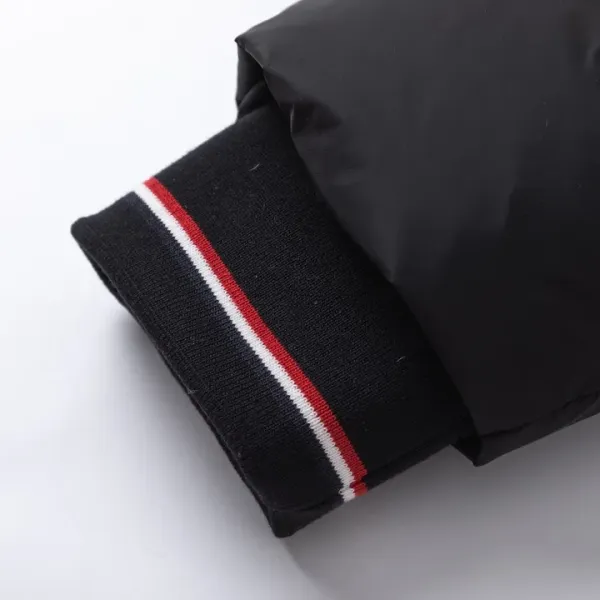 【ThomBrowne  公式旗艦店】トムブラウン  ダウンジャケット ご好評に付き再入荷！241228