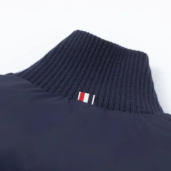 【ThomBrowne  公式旗艦店】トムブラウン  ダウンジャケット ご好評に付き再入荷！241228