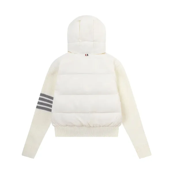 【ThomBrowne  公式旗艦店】トムブラウン  ダウンジャケット ご好評に付き再入荷！241228
