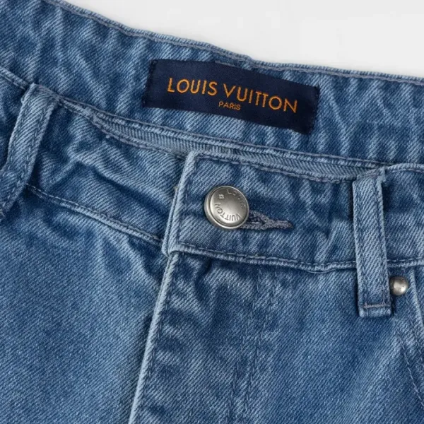 LV【LOUIS VUITTON   公式旗艦店】 ルイヴィトン  ジーパン  ご好評に付き再入荷！ 241218
