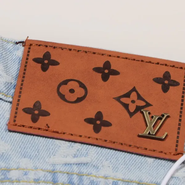 LV【LOUIS VUITTON   公式旗艦店】 ルイヴィトン  ジーパン  ご好評に付き再入荷！ 241218