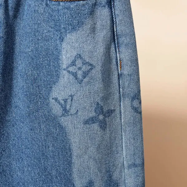 LV【LOUIS VUITTON   公式旗艦店】 ルイヴィトン  ジーパン  ご好評に付き再入荷！ 241218