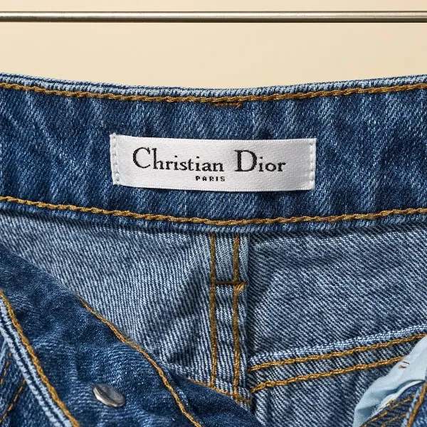 【DIOR 公式旗艦店】ディオール  ジーパン  ご好評に付き再入荷！ 241218