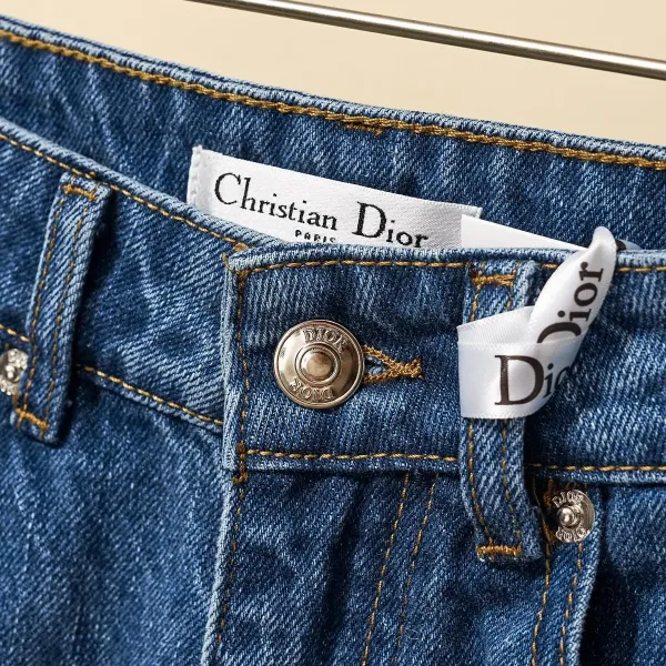 【DIOR 公式旗艦店】ディオール  ジーパン  ご好評に付き再入荷！ 241218