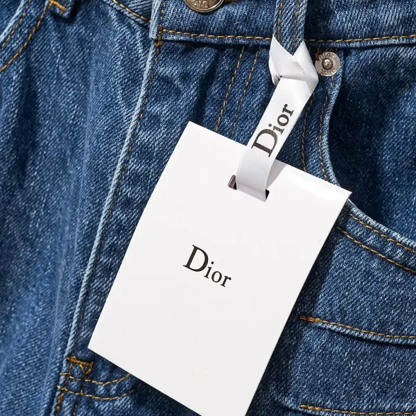 【DIOR 公式旗艦店】ディオール  ジーパン  ご好評に付き再入荷！ 241218
