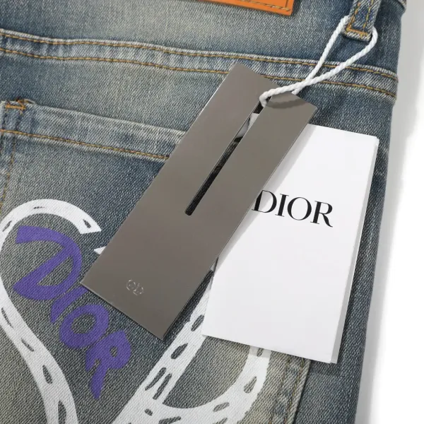 【DIOR  公式旗艦店】 ディオール  ジーパン  ご好評に付き再入荷  240831