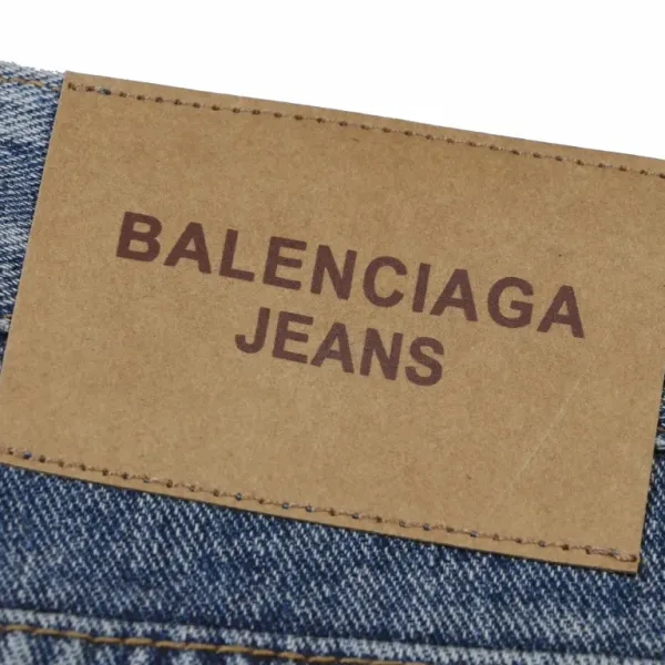 【BALENCIAGA 公式旗艦店】バレンシアガ  ジーパン  ご好評に付き再入荷  240830