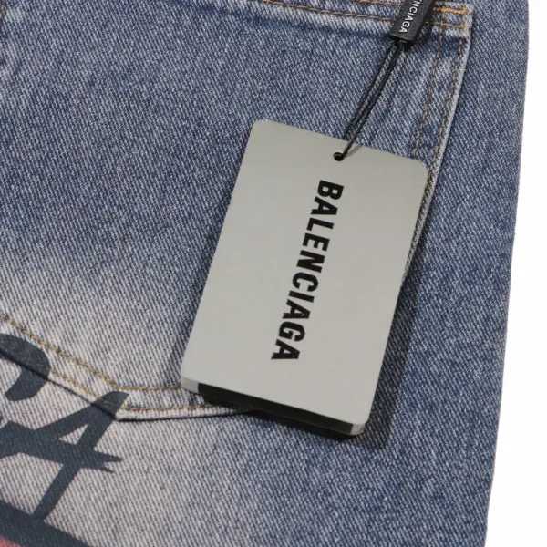 【BALENCIAGA 公式旗艦店】バレンシアガ  ジーパン  ご好評に付き再入荷  240830