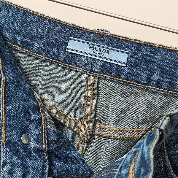 【PRADA  公式旗艦店】プラダ  ジーパン ご好評に付き再入荷！ 241220